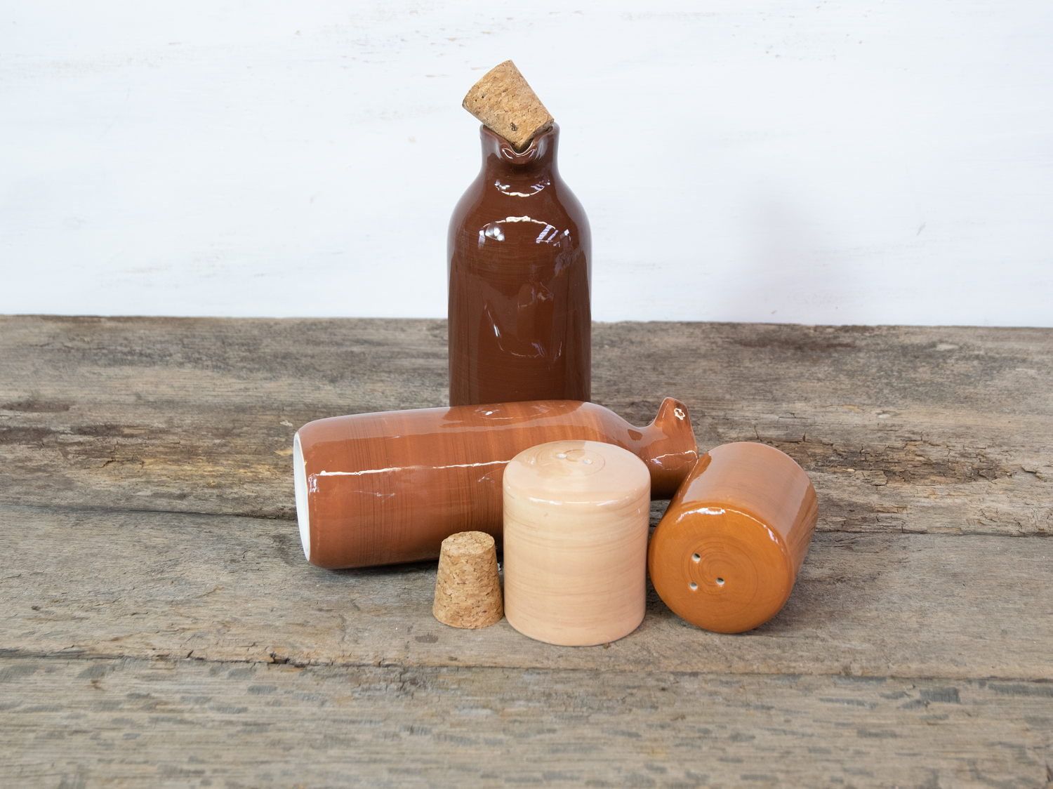 Essig- Öl- Pfeffer- und Salz Menage Keramik im braunen Metallständer Landhausstil