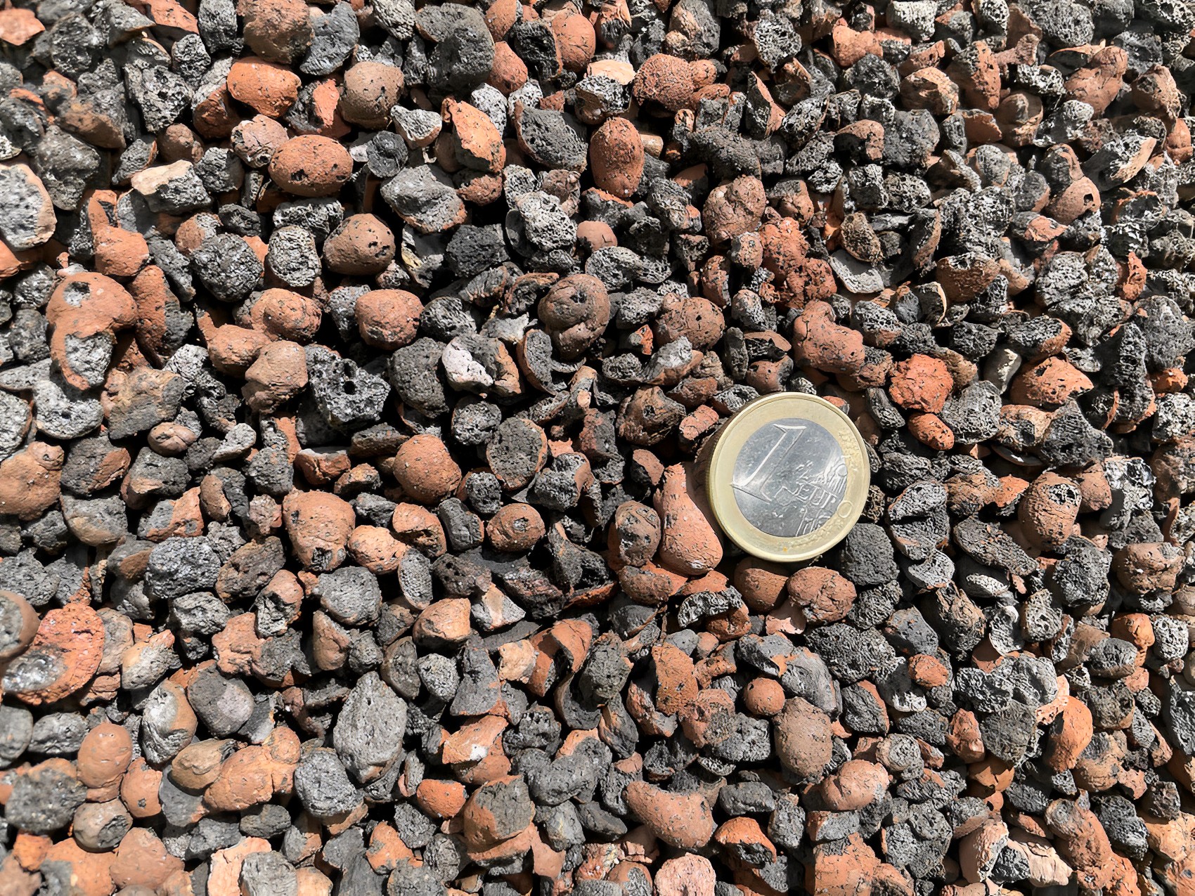 Aufgebrochener Blähton 2-8 mm 1 Kg