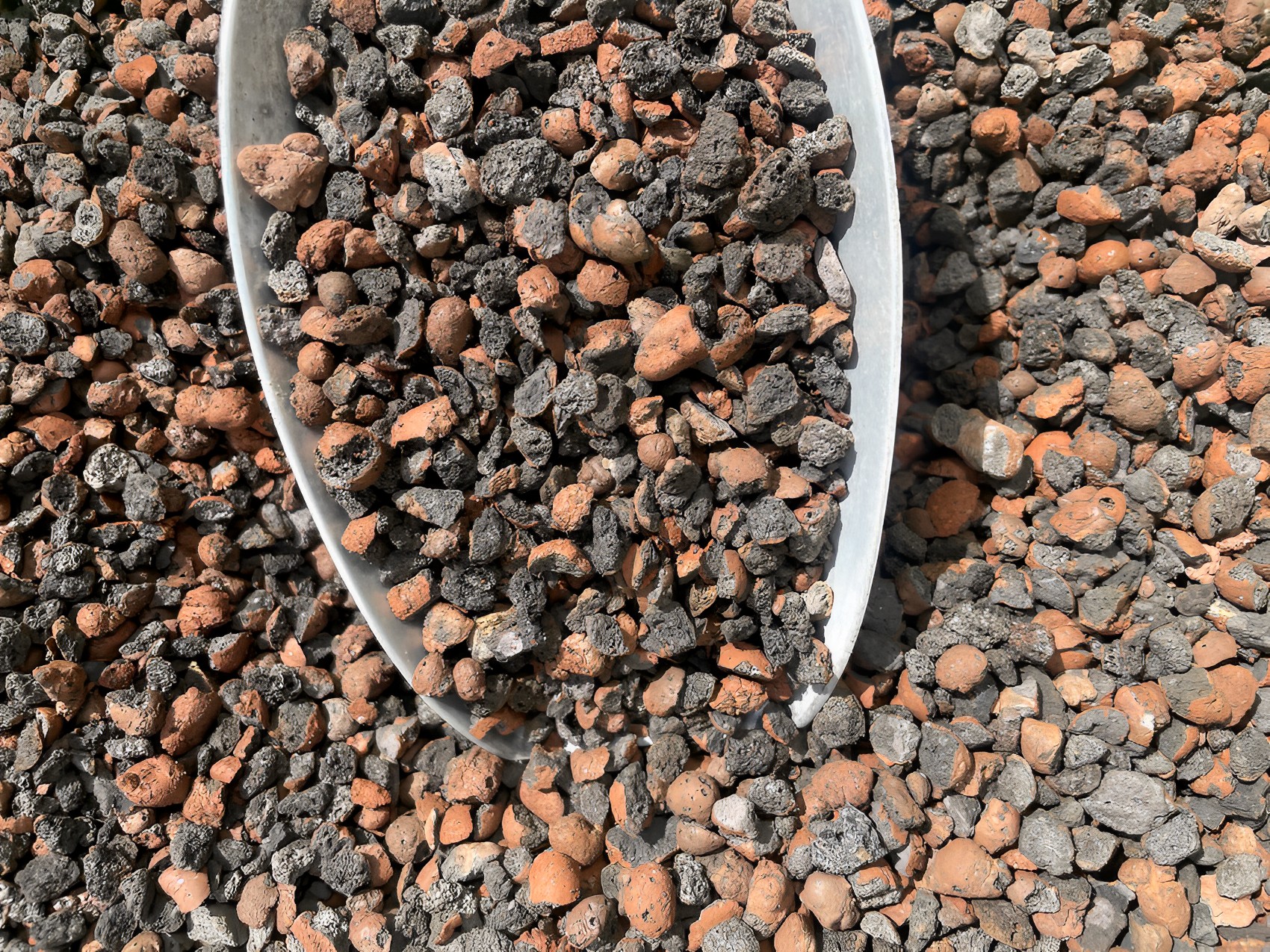Aufgebrochener Blähton 2-8 mm 1 Kg