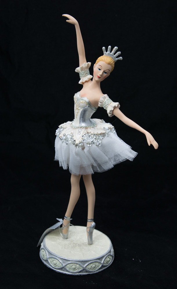 Gisela Graham Ballerina auf Sockel Weihnachtsschmuck 