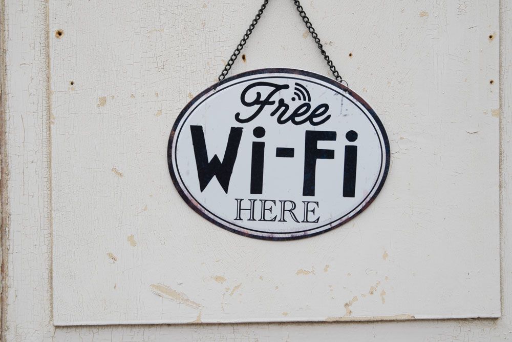 Schild Free WI-FI HERE Landhausstil