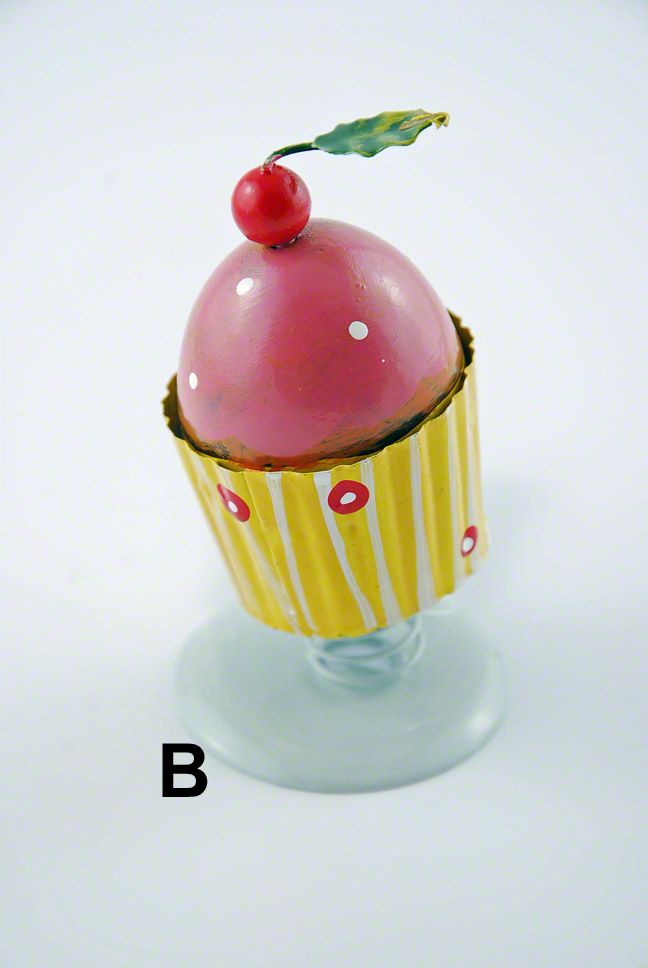Gisela Graham Cupcake Wobbler