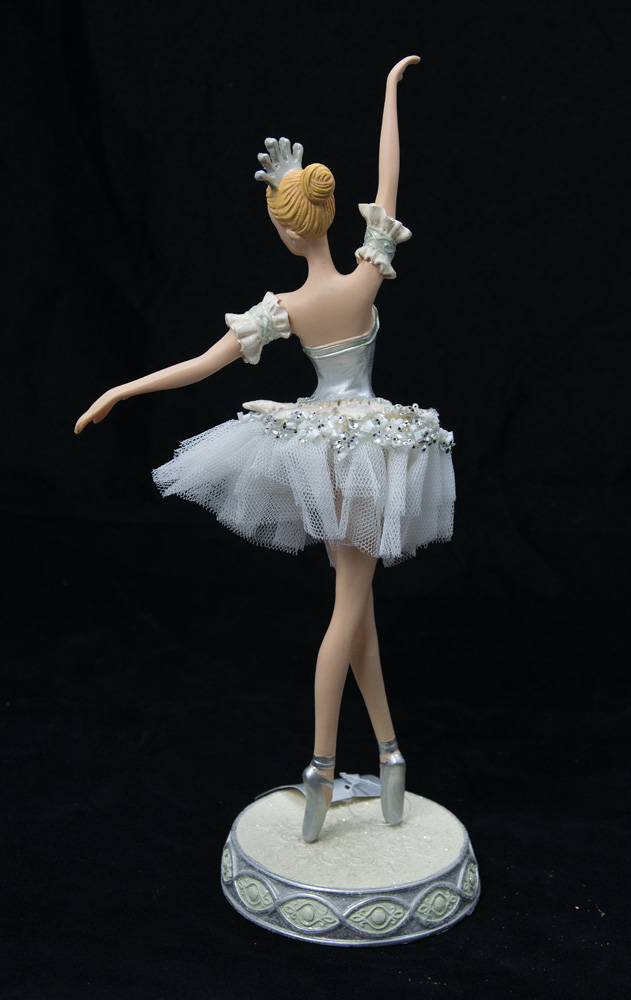 Gisela Graham Ballerina auf Sockel Weihnachtsschmuck 